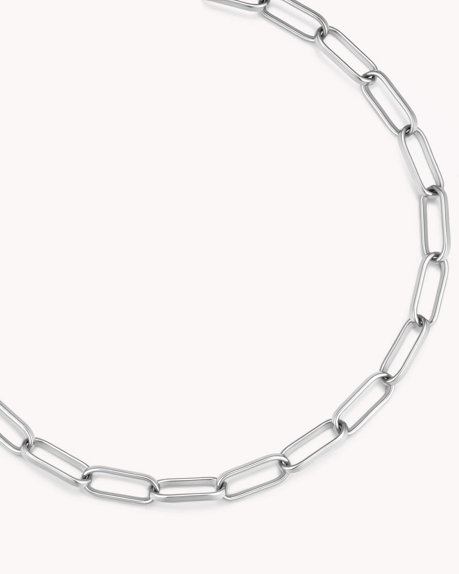Close-up of Link Chain White Gold Bracelet